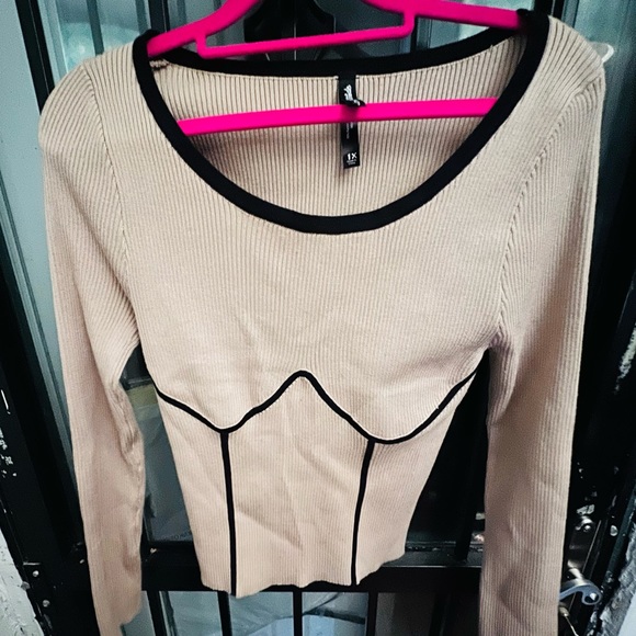 Symmetrical top - Picture 4 of 4